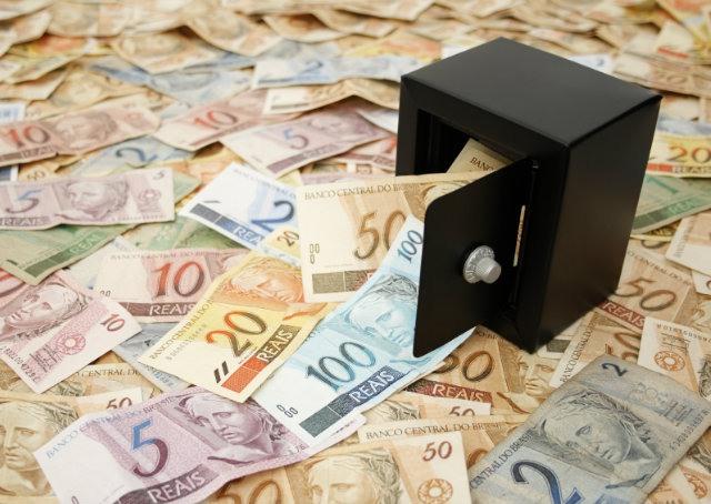 83% dos brasileiros aceitam emprego com salário menor que último, mostra pesquisa