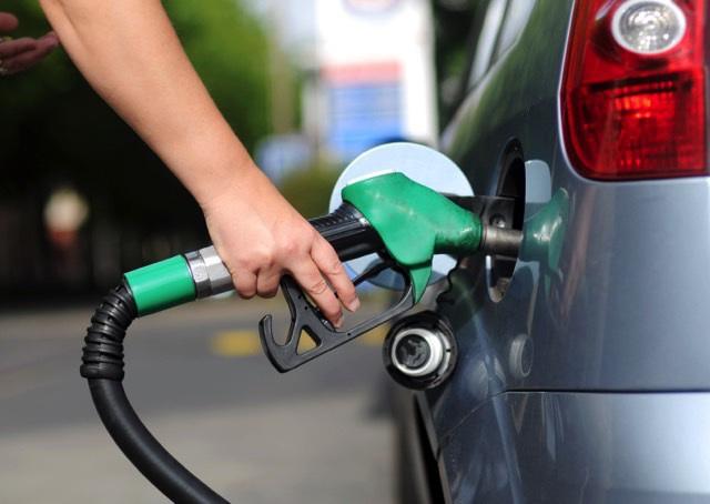 Petrobras pode baixar preço da gasolina no início de 2016