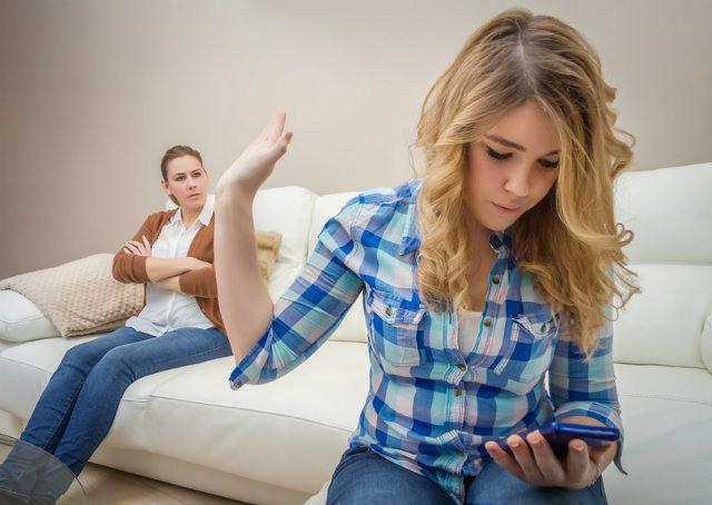 Internet é fonte de conflitos e separações na família, aponta estudo