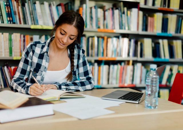 Faculdade oferece bolsas integrais para curso superior presencial de Administração
