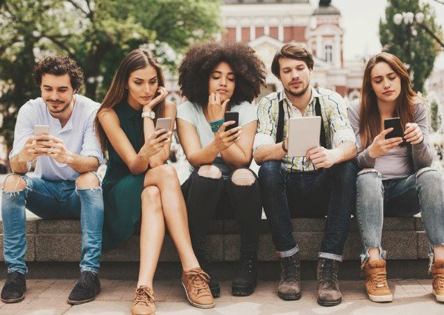 Geração Y dá mais importância à conexão com internet do que a serviços básicos, afirma estudo