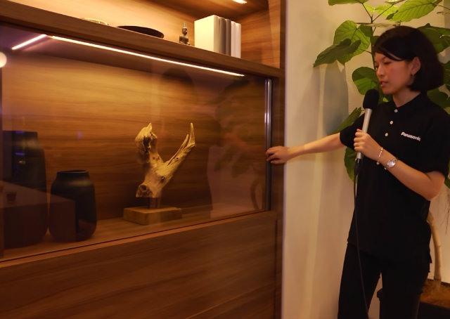Panasonic lança TV com tela transparente