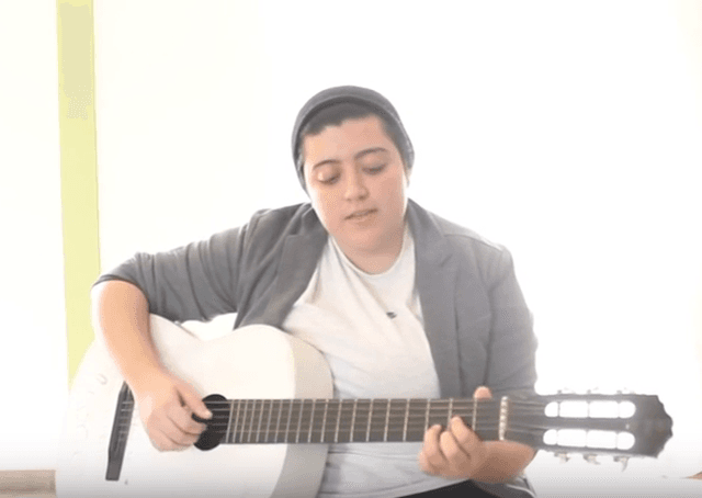 Quem é a autora da música Trem-bala, que viralizou no Whatsapp?