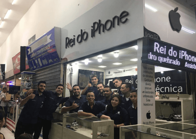 O Rei do iPhone agora fatura 500 mil por mês e virou capa da Veja