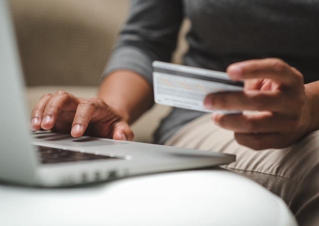 Em ano de feriados, quem tem e-commerce é rei