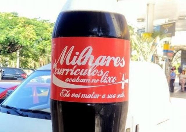 Conheça a jovem que conseguiu emprego com currículo em rótulo de Coca-Cola