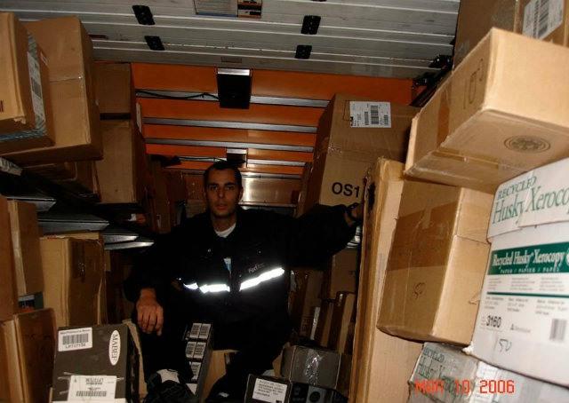 Entregador de pizza descobre como vender na Amazon e fatura mais $300 mil dólares