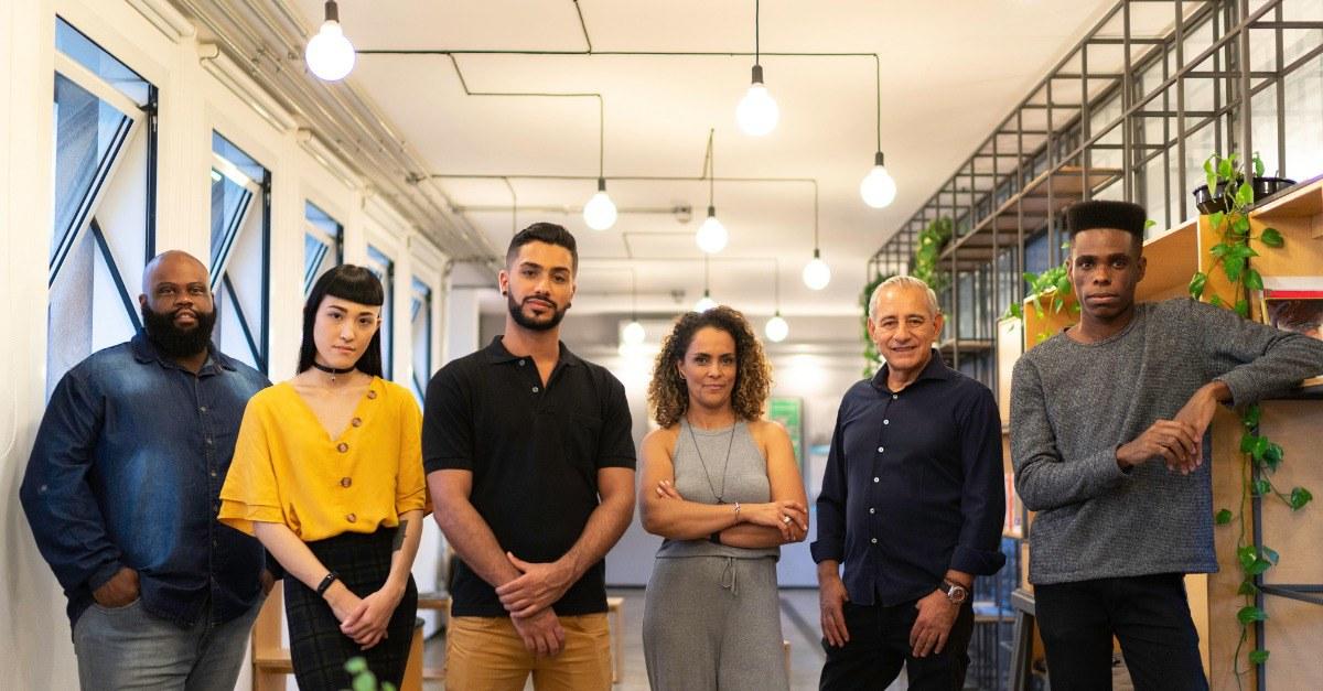 Como a colaboração no trabalho varia entre as gerações