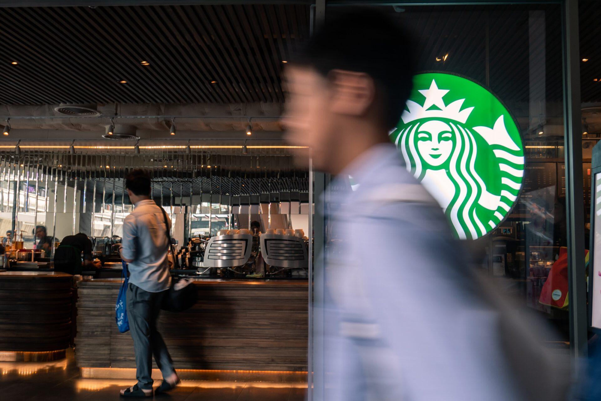 O que podemos aprender com a mulher que trouxe a Starbucks ao Brasil?