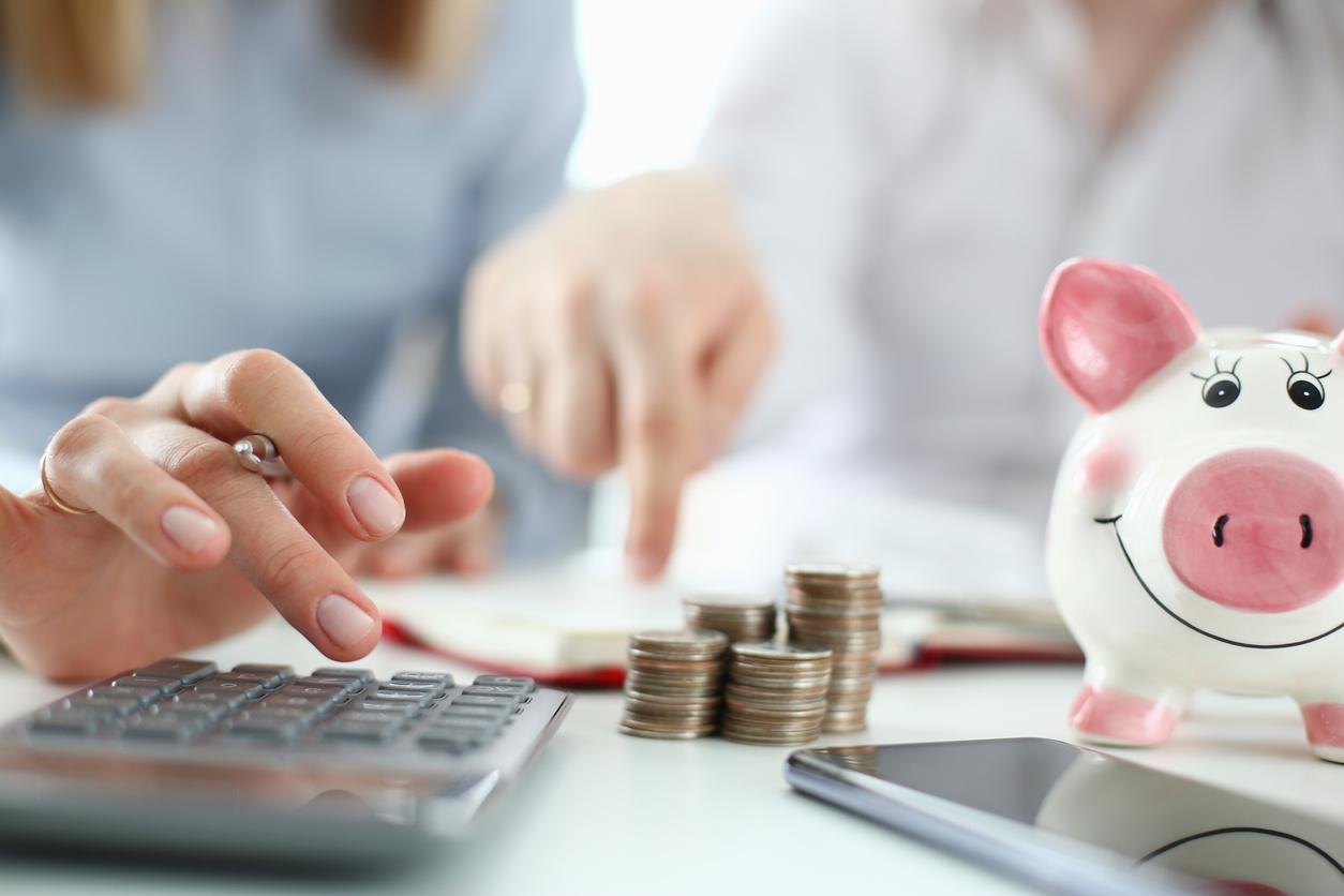 Quase metade (48%) dos consumidores brasileiros não controla o próprio orçamento
