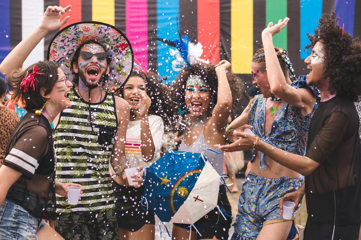 Carnaval aquece mercado para pequenos negócios aumentarem as vendas