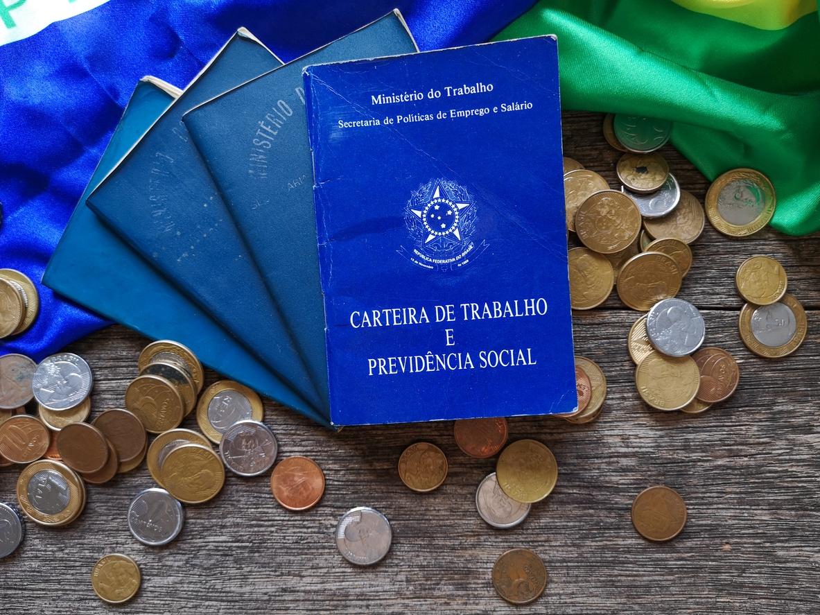Governo vai cobrar devolução de Auxílio Emergencial pago irregularmente; entenda como funcionará
