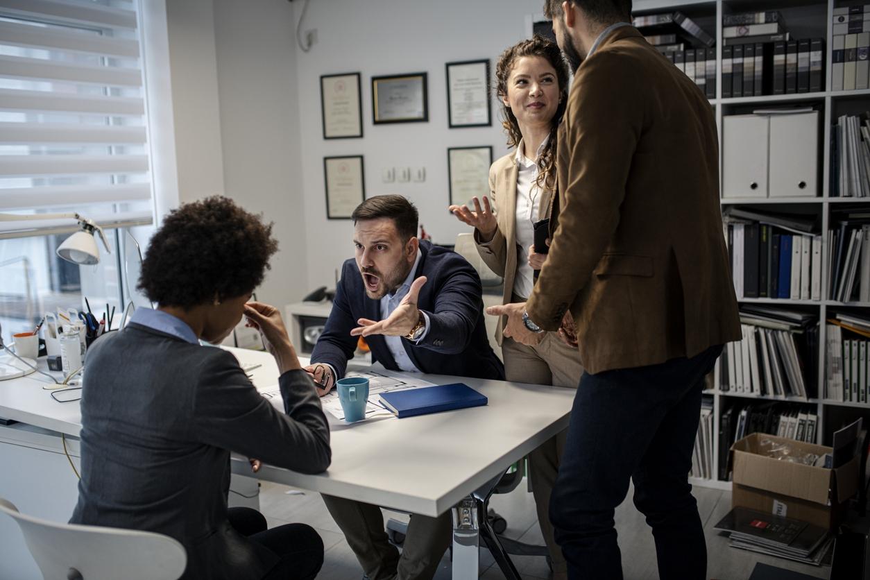 Como dar um feedback negativo para um funcionário sem praticar assédio