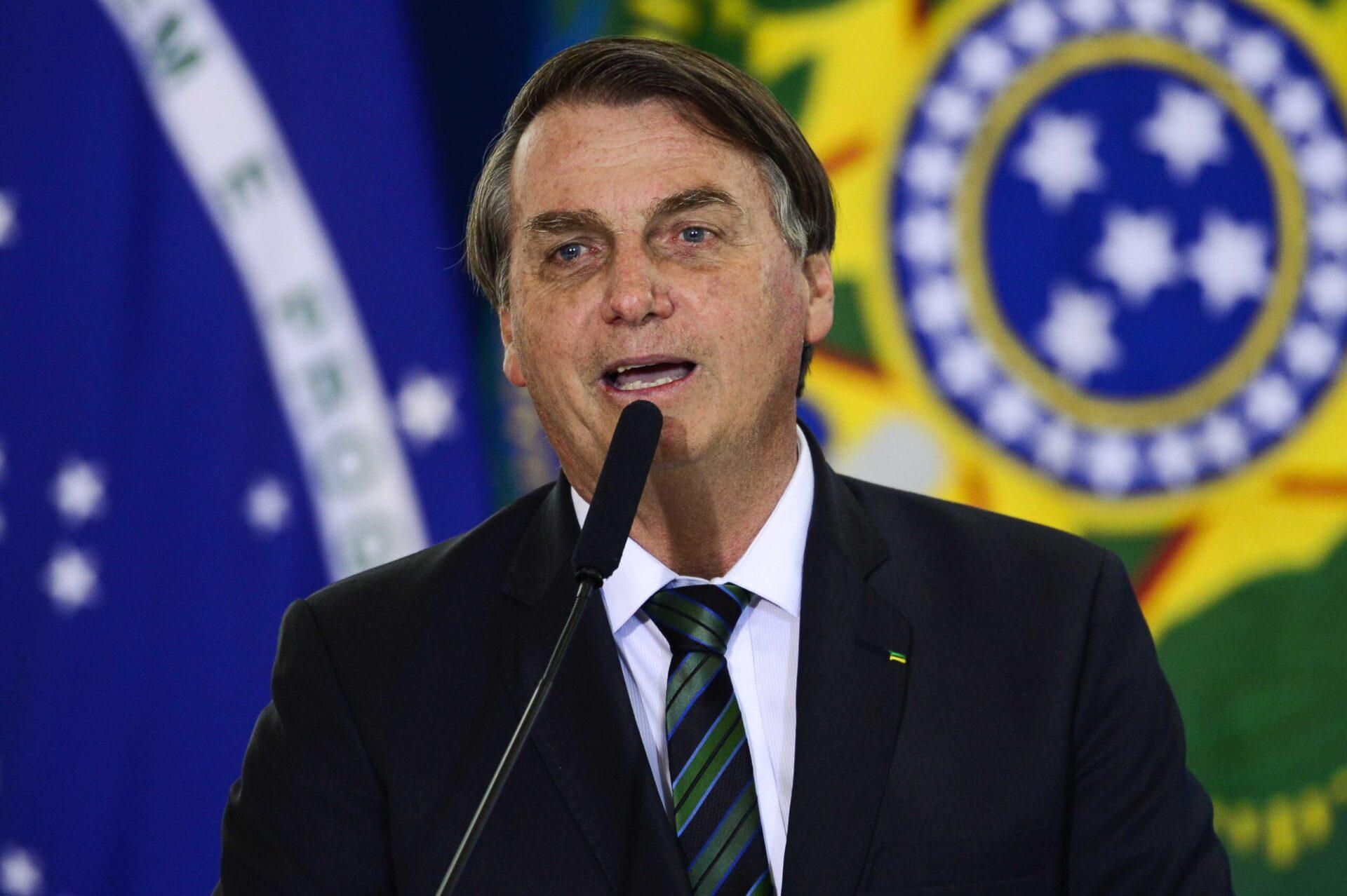 Dados de Bolsonaro e ministros do STF são vendidos por hacker após vazamento