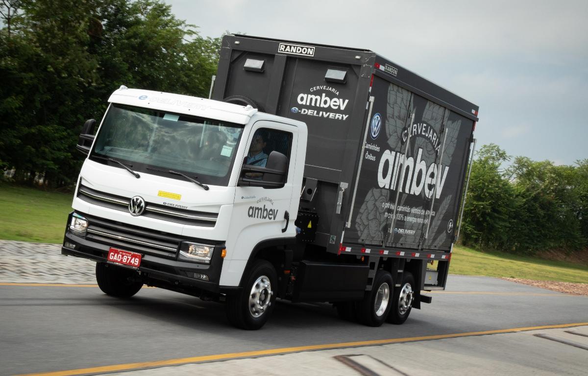 Ambev vai eletrificar 102 caminhões como parte de projeto sustentável