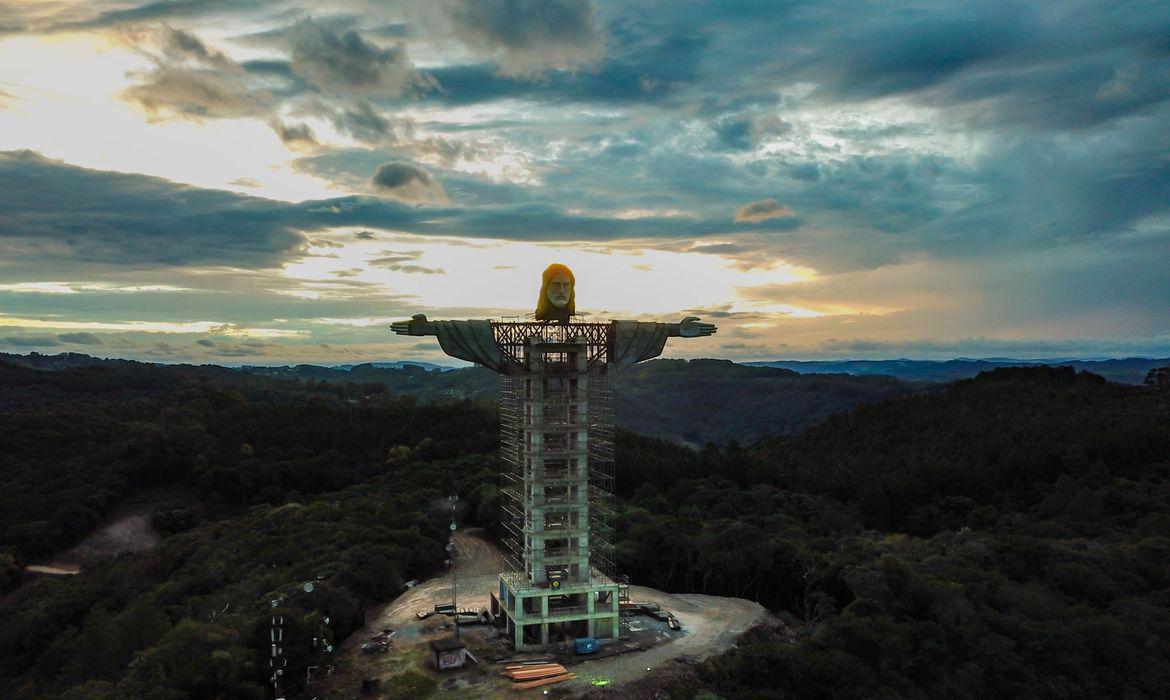Cidade gaúcha constrói a maior estátua de Cristo do Brasil; conheça