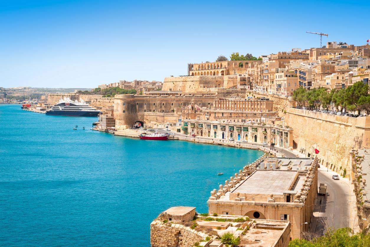 Conheça a ilha mediterrânea que vai pagar estrangeiros em visita no verão europeu