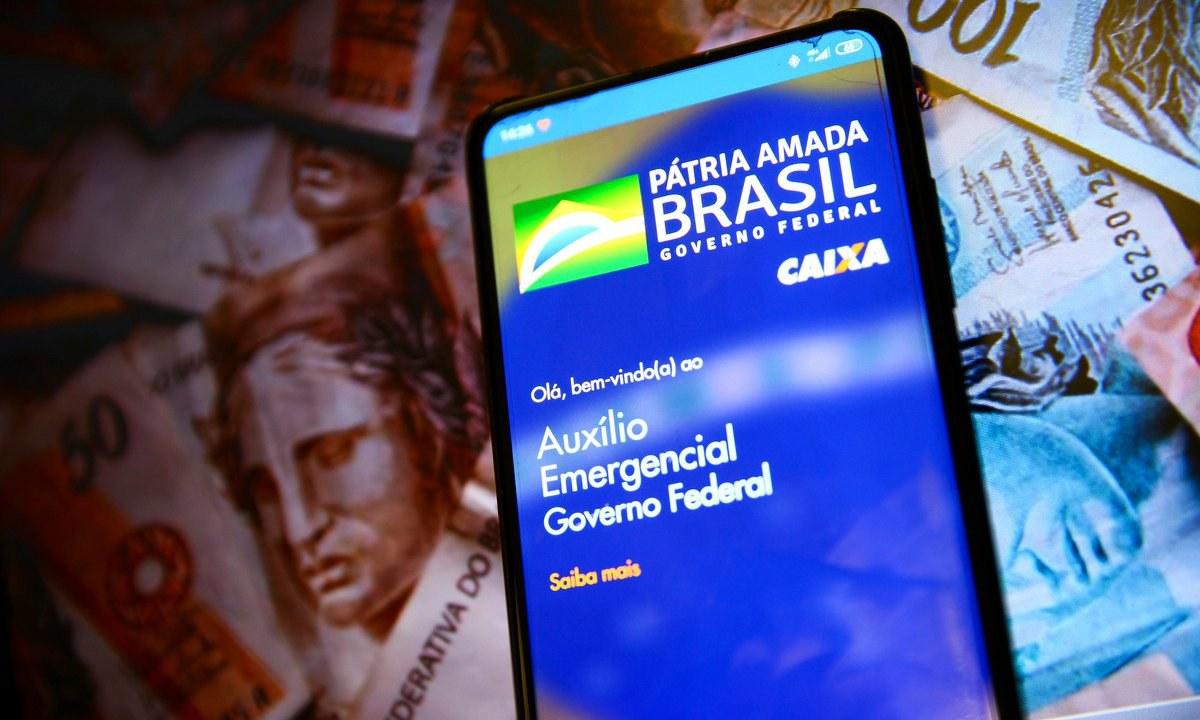 Auxílio emergencial: Caixa antecipa liberação de saques presenciais; veja o novo calendário