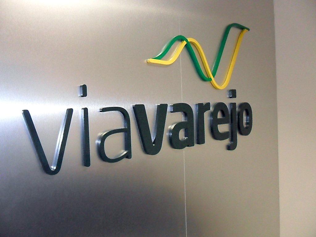 Via Varejo (VVAR3) anuncia novos nome e logotipo; confira
