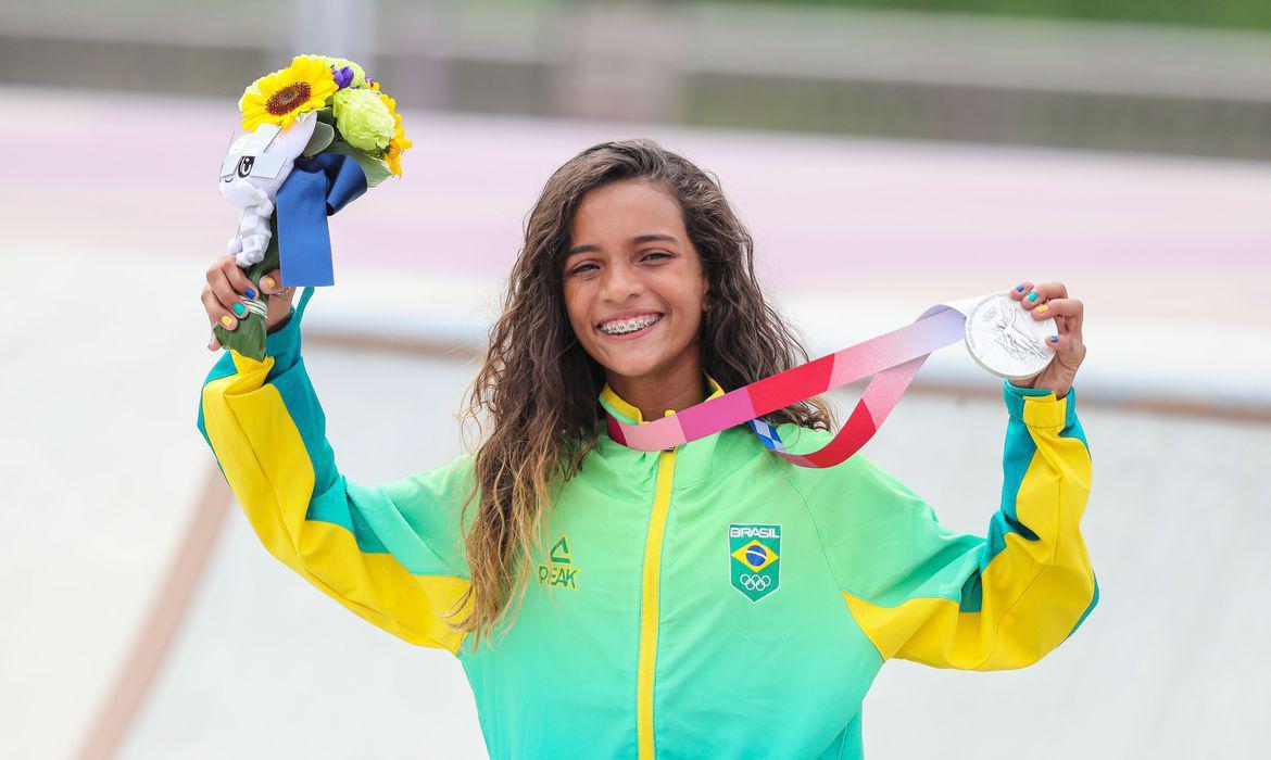 Rayssa Leal: quem é a "fadinha do skate" que ganhou prata aos 13 anos