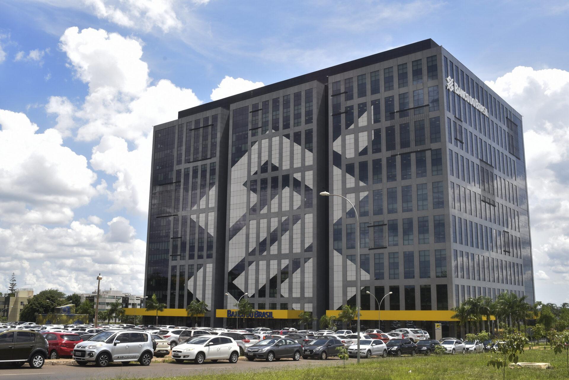 Caixa e Banco do Brasil deixam Febraban; Câmara quer ouvir presidentes dos dois bancos