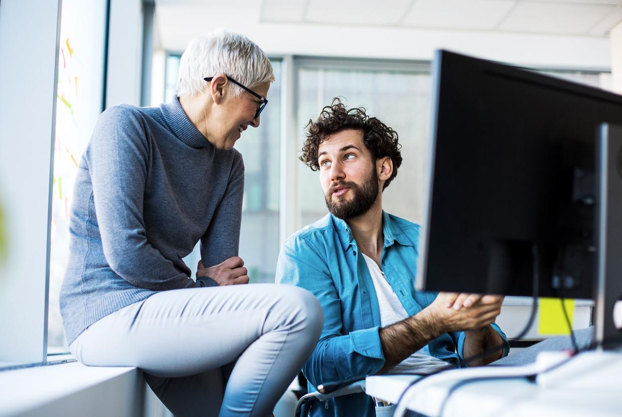 Como criar uma ponte entre as gerações no trabalho por meio da linguagem digital