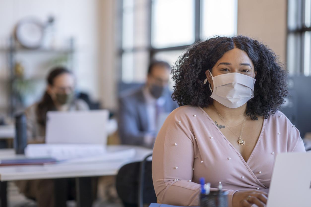 Portaria do governo que proíbe demissão de não vacinados é inconstitucional, dizem juristas