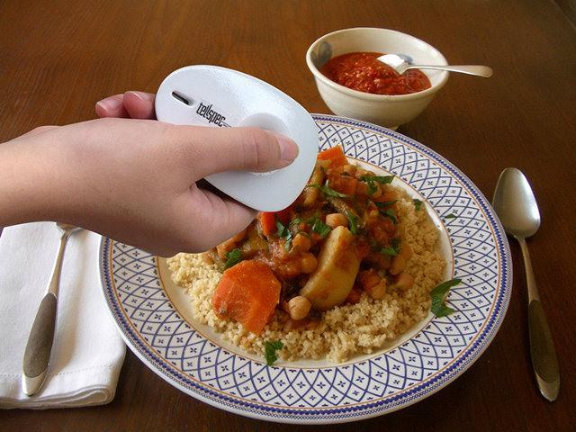Dispositivo que mede ingredientes e calorias dos alimentos