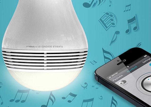 Lâmpada inteligente toca música e tem intensidade controlada por aplicativo