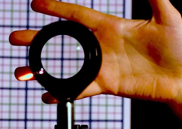 Cientistas criam equipamento de invisibilidade com lentes comuns