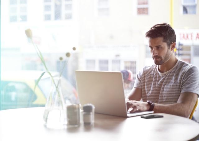 Pesquisas na internet influenciam compras em lojas físicas