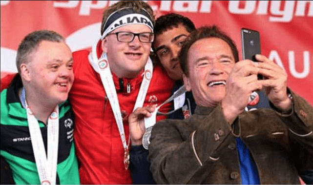 A resposta de Schwarzenegger a um comentário estúpido nesta foto é a melhor coisa que você lerá hoje