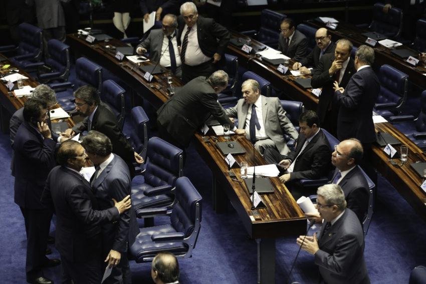 As barbaridades que aplaudimos de pé