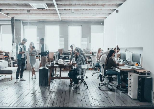 Você sabe qual é a diferença entre microambiente e o macroambiente empresarial?