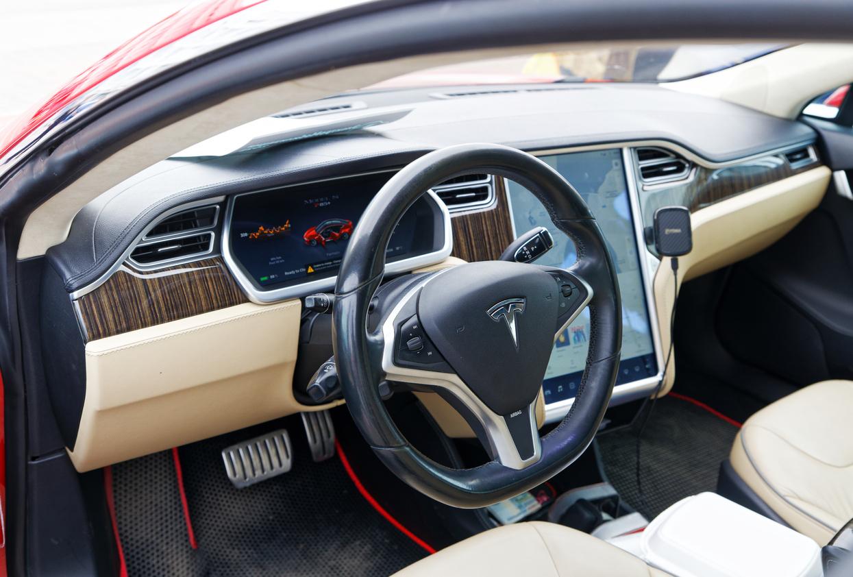 Foco da Tesla são direção autônoma e robô humanoide, diz Elon Musk