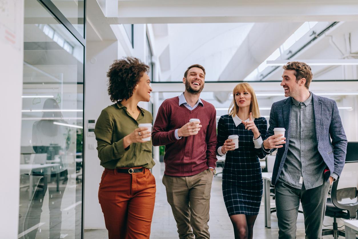 Qual a importância da hora do cafezinho em ambientes corporativos?