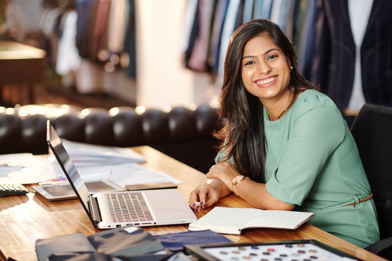 Para vender online, você não precisa escolher entre marketplace ou e-commerce próprio