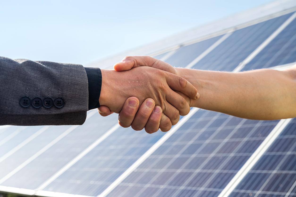 Quer reduzir a conta de luz? Energia solar gera até 95% de economia para a sua empresa