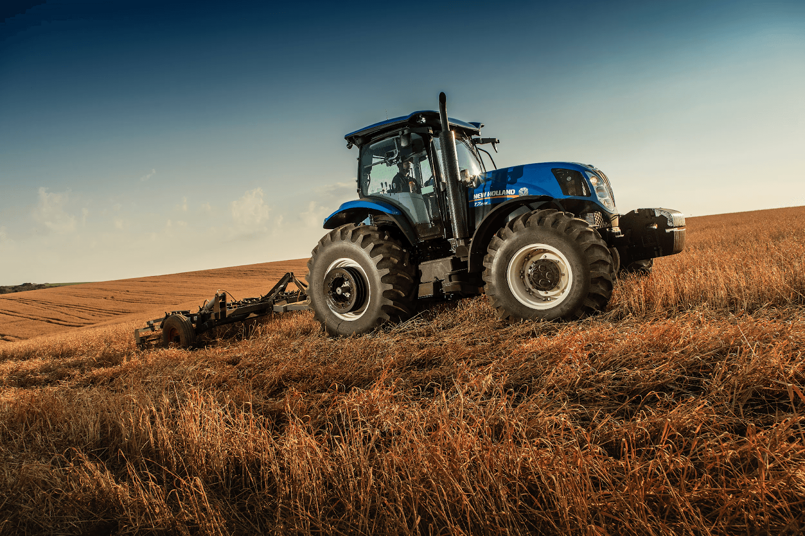 Conheça os principais tipos de tratores agrícolas e entenda melhor a função de cada um