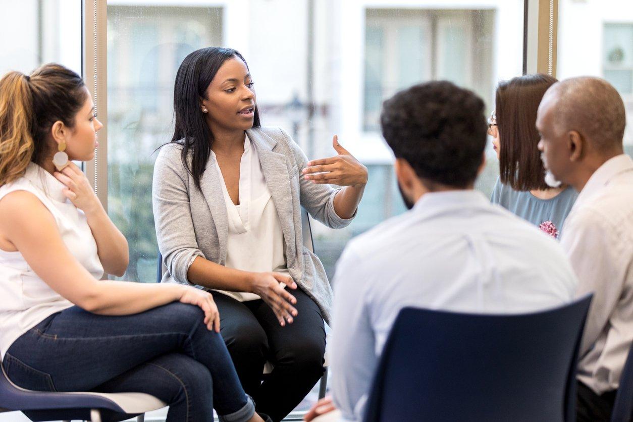 Programa Mais Mulheres: 4 passos para se adequar à lei contra assédios