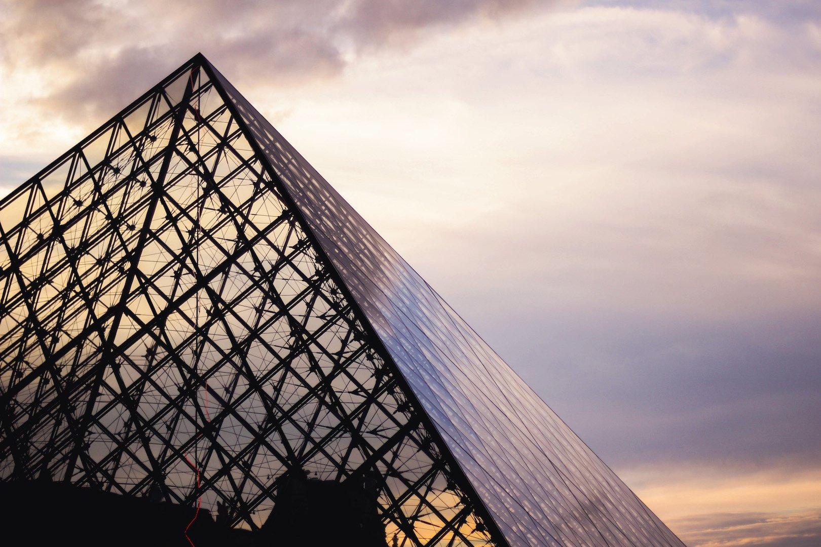 URGENTE: Incêndio no Louvre
