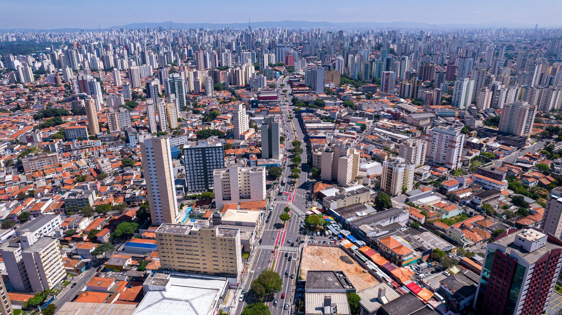 Retirada de recursos da poupança pressiona mercado imobiliário