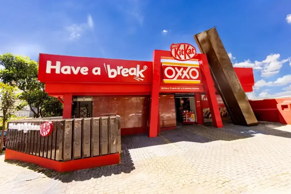 Por que a Oxxo transformou loja em “KitKat gigante”?