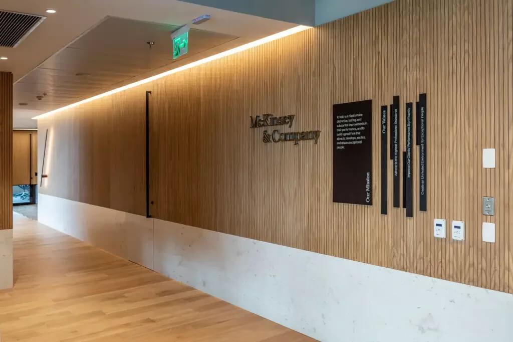 Por que a McKinsey está pagando funcionários para procurarem emprego em outro lugar?