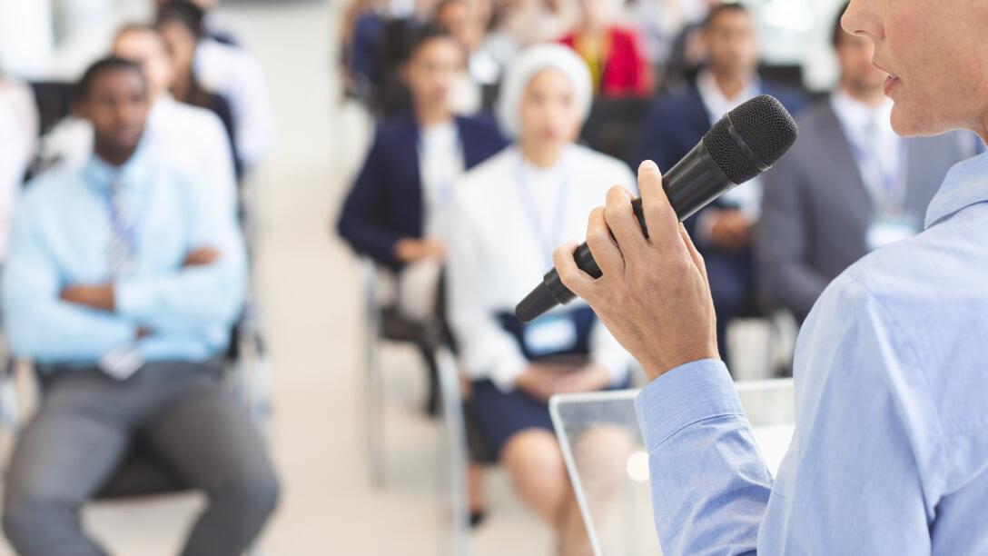 Como a inteligência emocional potencializa a capacidade de liderança em cenários de incerteza