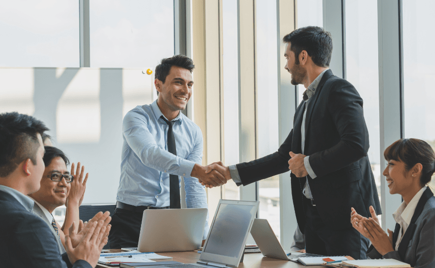 Por que a inteligência emocional diferencia líderes que inspiram de líderes que apenas gerenciam