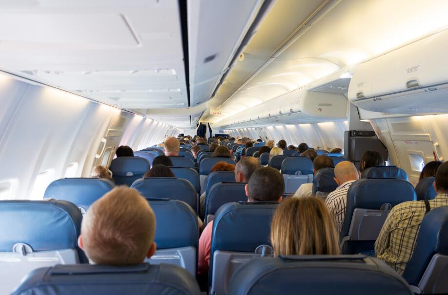 Nunca faça isto em uma viagem de avião