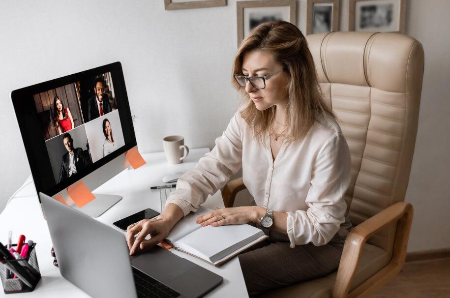 Como a inteligência emocional fortalece a liderança em times híbridos