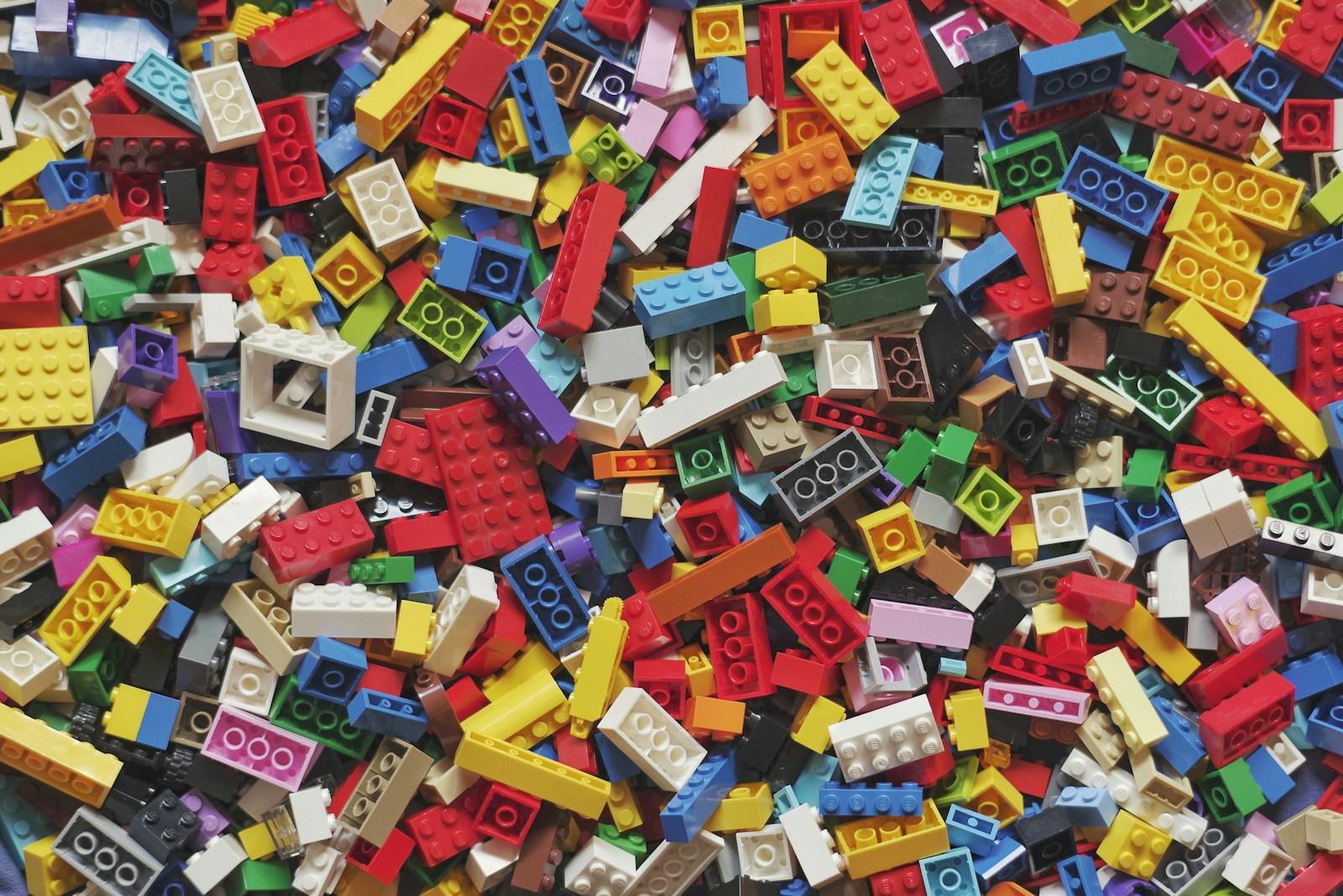 Legos contra o burnout? O que a estratégia desta empresa revela sobre o futuro do bem-estar corporativo