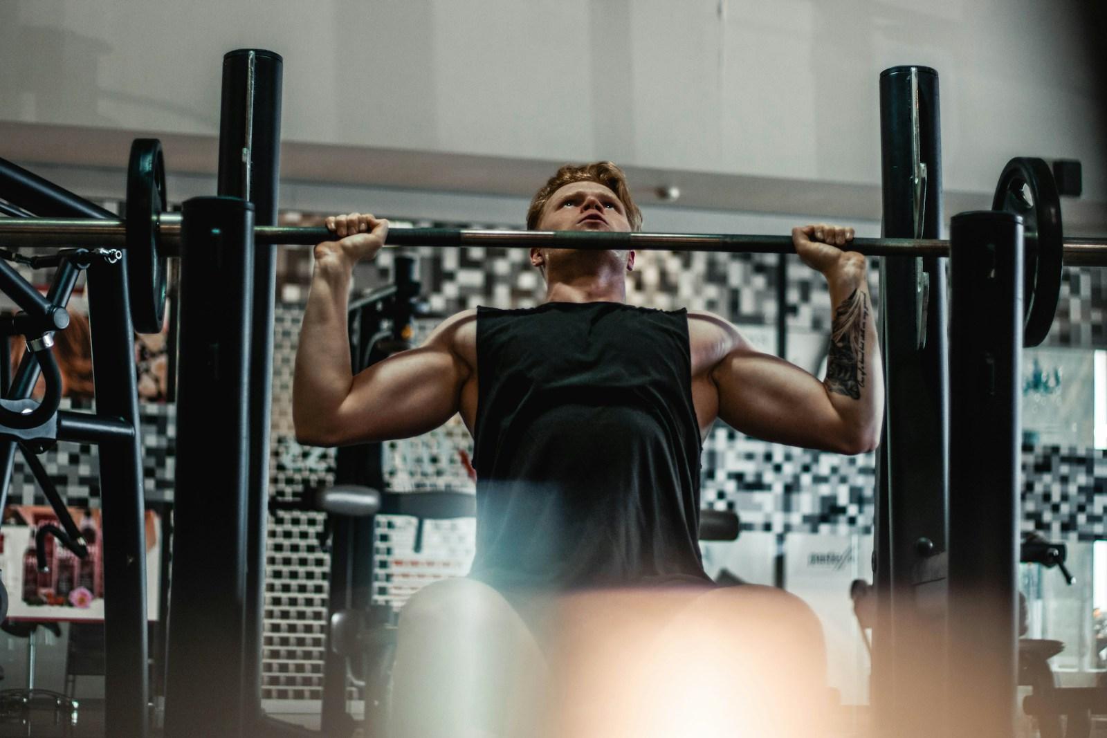 Quer viver mais e manter a mente afiada após os 60? A ciência diz: faça treino de força